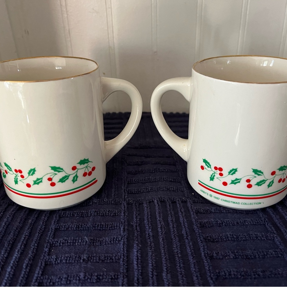 Arby’s 1987 Christmas Collection Coffee Cups no chips or cracks, 8 oz. capacity.
